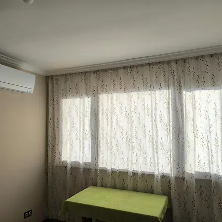 Modern Comfort Near Center With Panoramic Views, Free Street Parking, Easy Transport Apartment