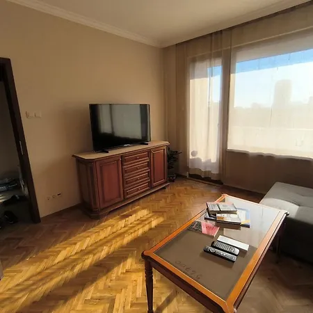Modern Comfort Near Center With Panoramic Views, Free Street Parking, Easy Transport *